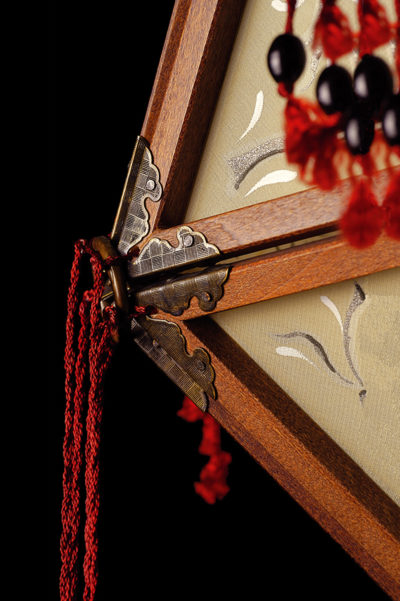 Fortuny Concubine Favorita silk lamp with wooden structure detail