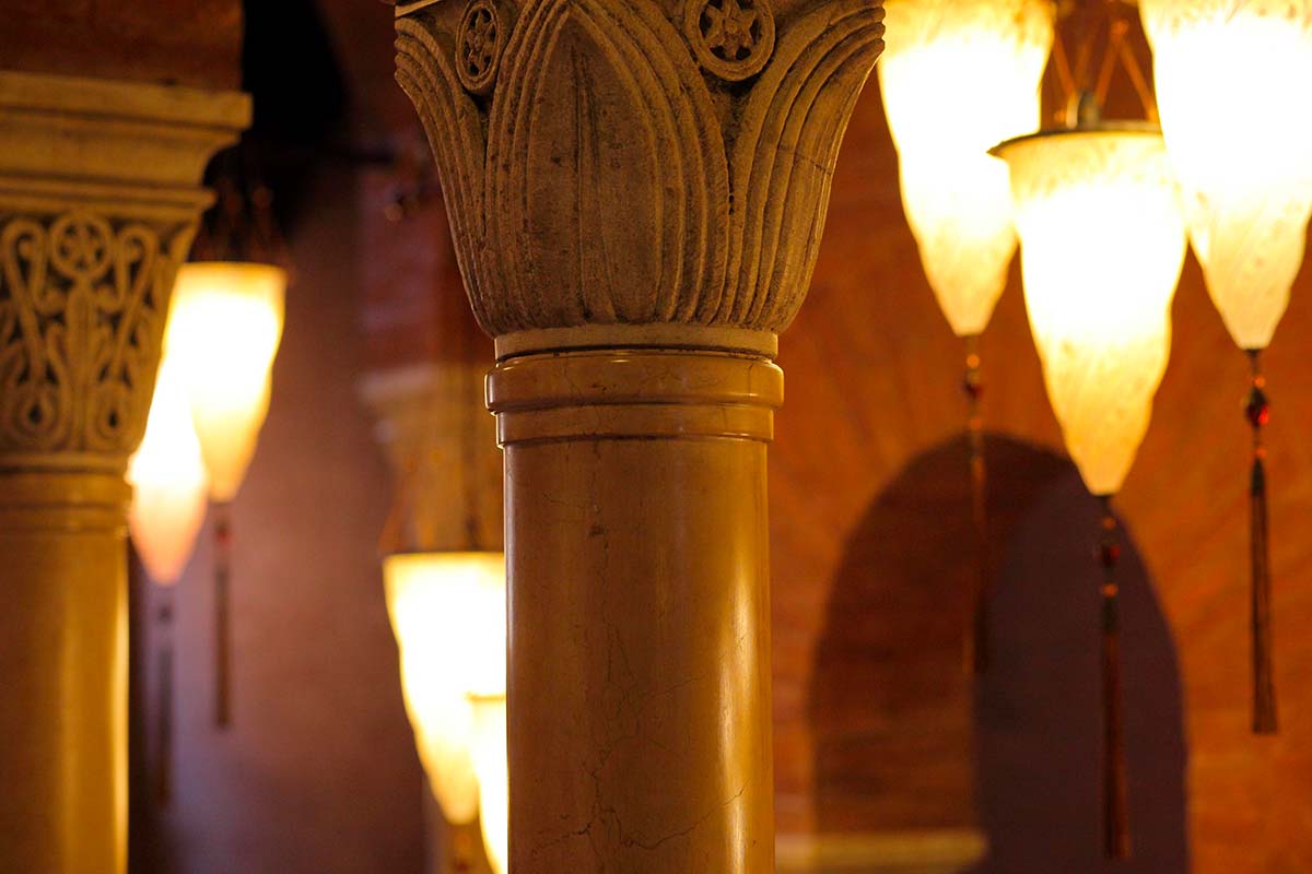 Palazzo Stern in Venice with Fortuny lamps 4