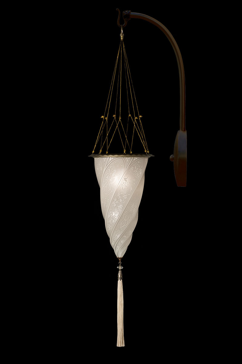 Fortuny Cesendello white glass arc-wall lamp