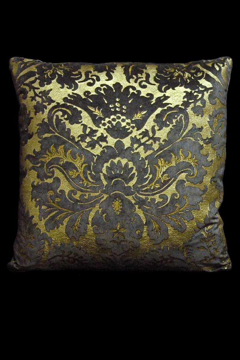 Venetia Studium Barbarigo square grey velvet cushion front