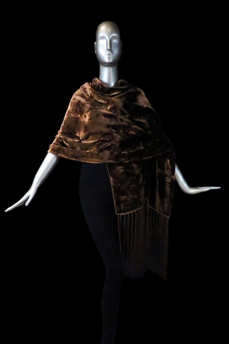 Fortuny furrowed velvet shawl with fringes avio