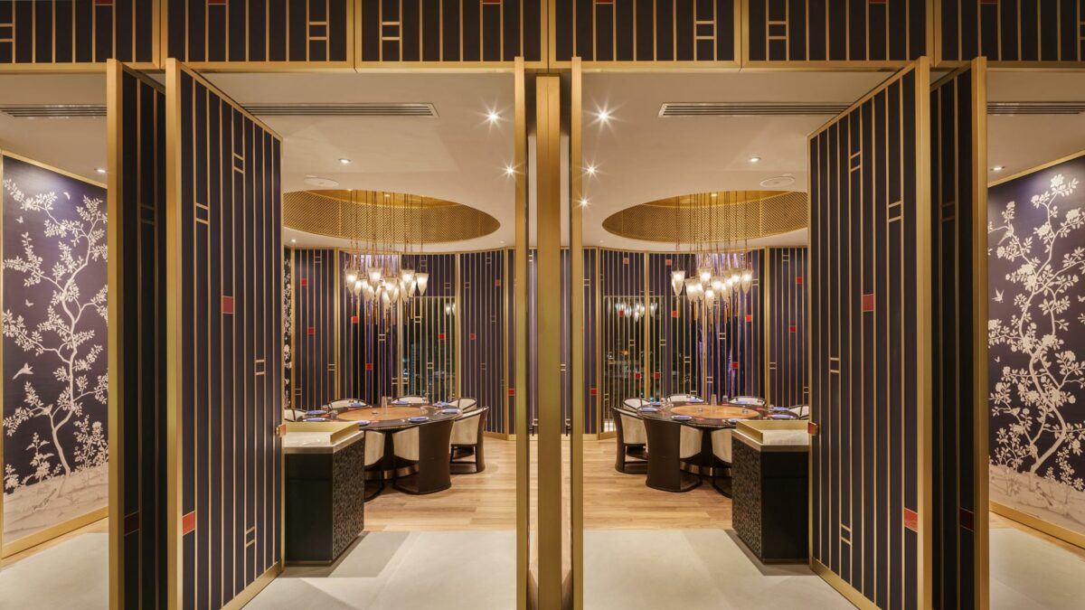 Four Seasons Hotel Kuwait with glass Cesendello pendant lamps