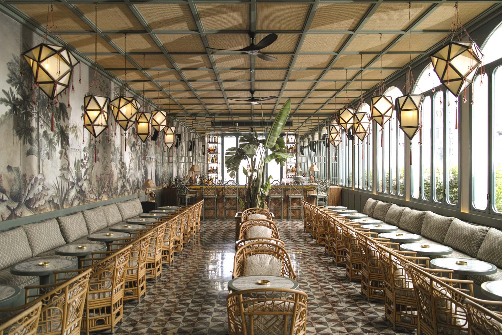 Fortuny Concubine lamps in Albergo Hotel, Beirut