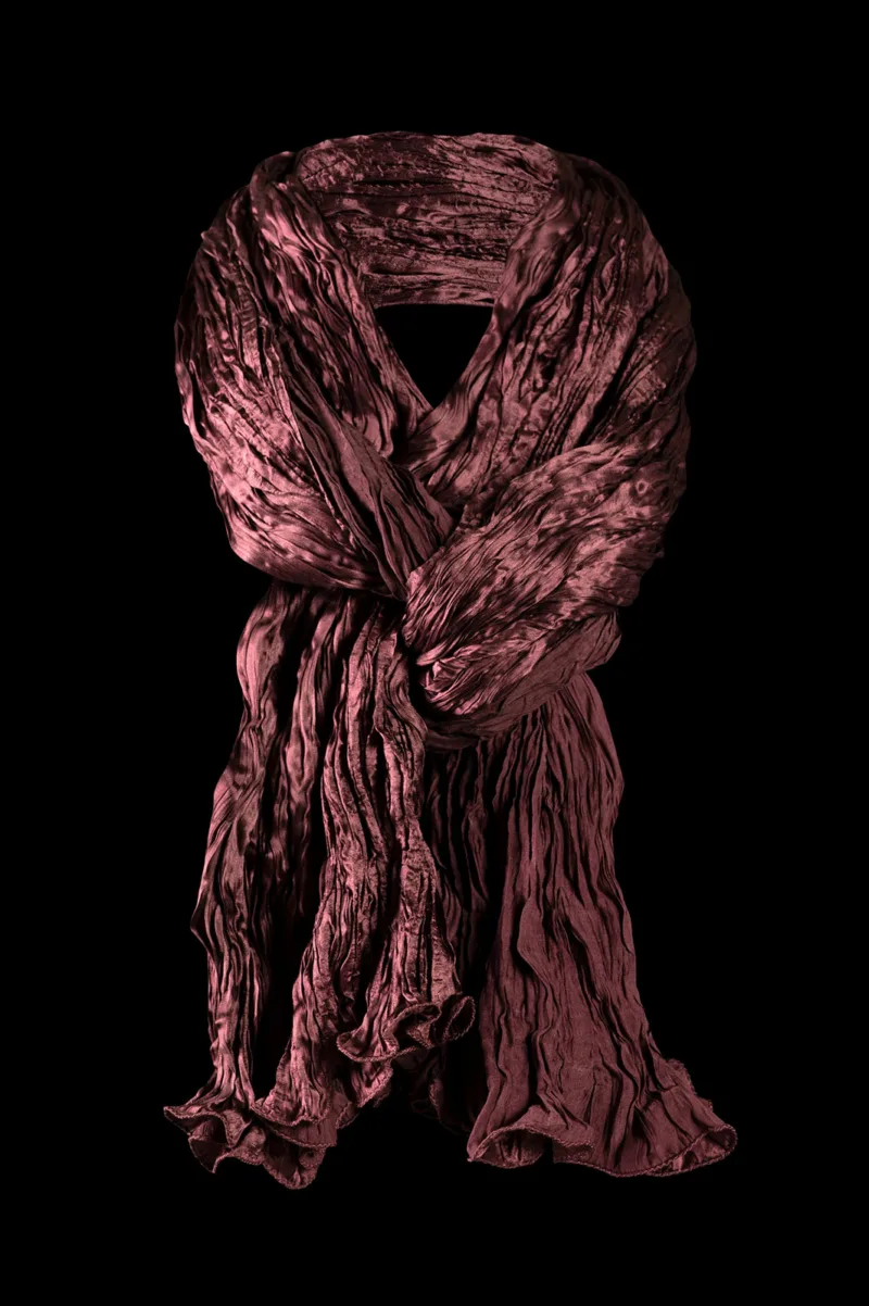 This scarf uses Fortuny’s own techniques, which we spent years discovering and mastering.